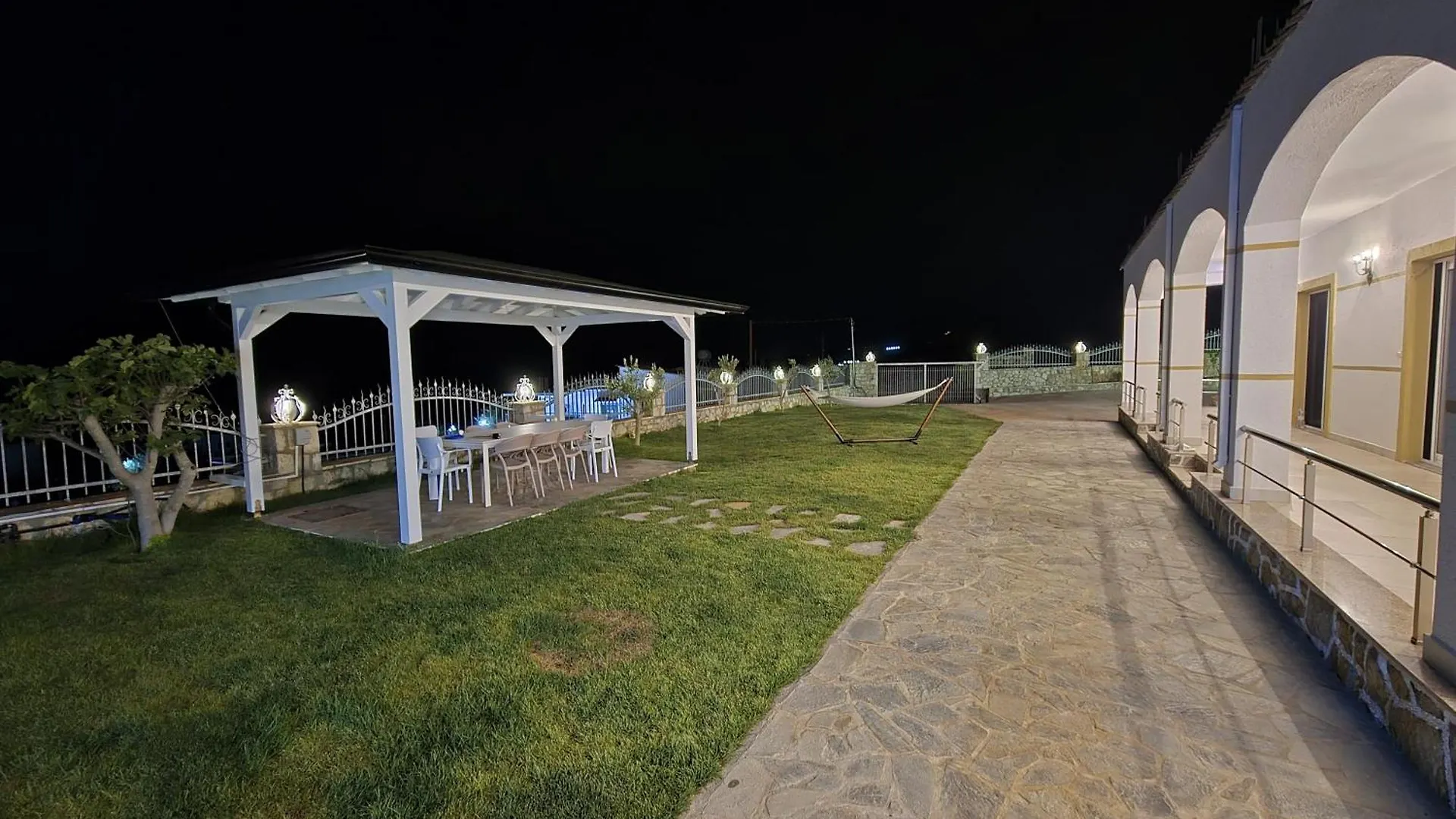 Villa Olive Stone Himara 0*, Himare